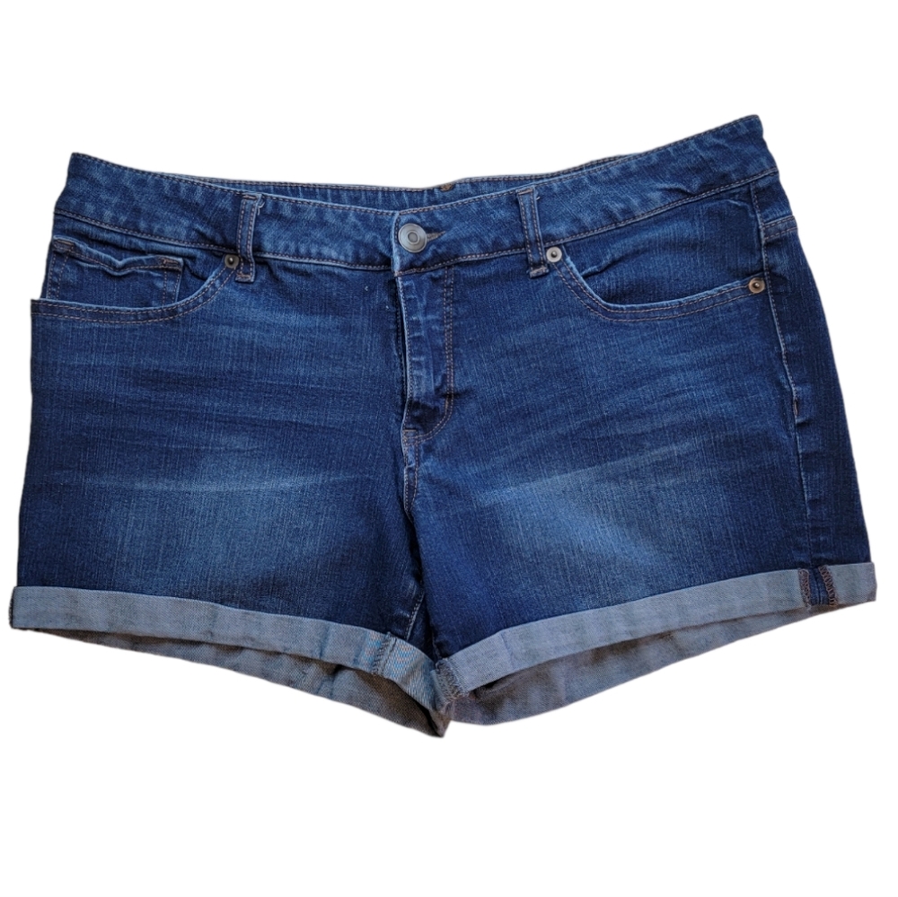 Time and Tru Midrise Shorts Semi Distressed Cuffed Size 14
